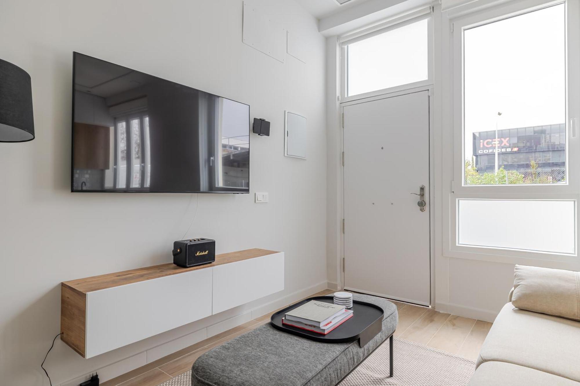Moderno En Zona Financiera De Apartamento Madri